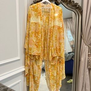 FREE PEOPLE …LOST IN LOVE BALLON SLEEVE CHIFFON KIMONO HONEY COMB size M-l